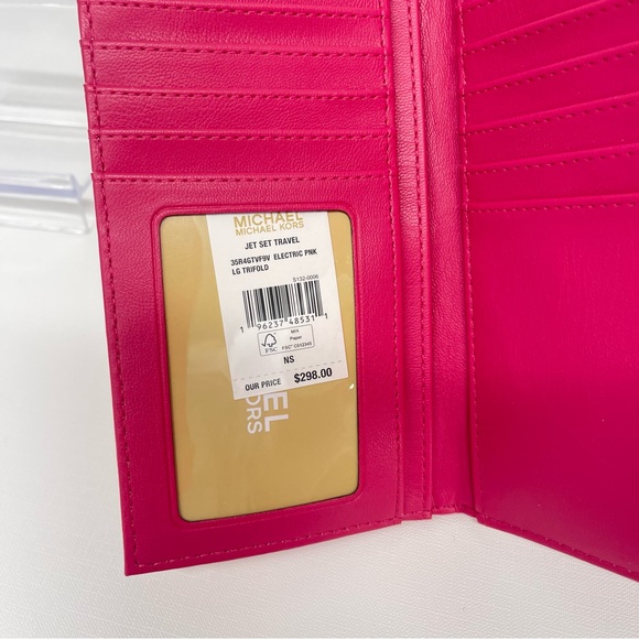 Michael Kors Quilted Trifold Wallet Electric Pink
NWT - Picture 4 of 5